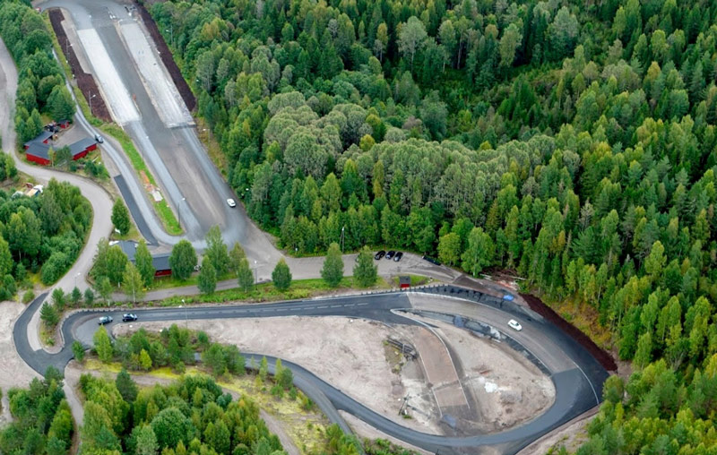 øvingsbanene-i-Hof-web Flyfoto av øvingsbane bil
